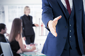 在確認(rèn)當(dāng)?shù)貨](méi)有經(jīng)銷商的情況下，確定加盟意向，與公司深度溝通。